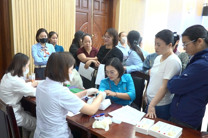 Công đoàn xã Thanh Oai thiết thực chăm lo, bảo vệ quyền lợi người lao động