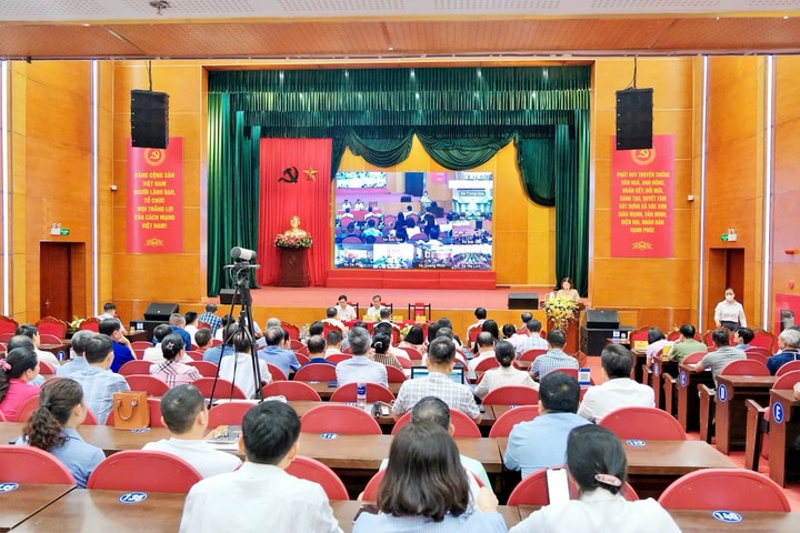 Đại biểu Quốc hội Đơn vị bầu cử số 11 tiếp xúc cử tri sau kỳ họp thứ nhất của Quốc hội