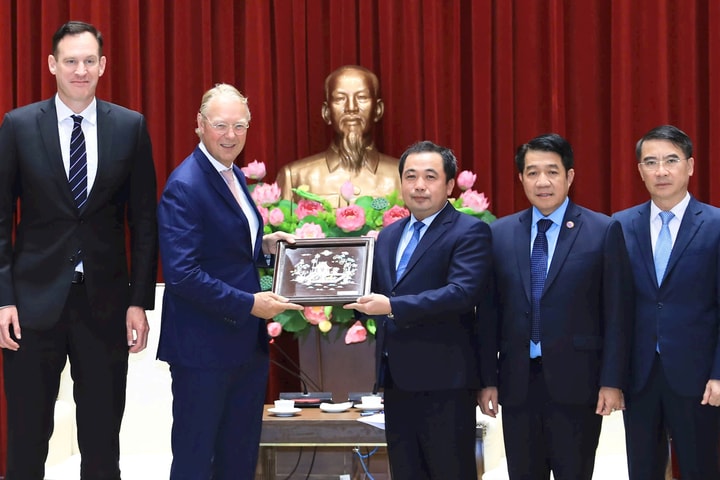 Hoan nghênh Tập đoàn Hoàng gia De Heus đầu tư nông nghiệp chất lượng cao tại Hà Nội