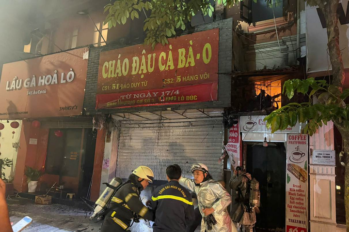 Kịp thời cứu 4 người mắc kẹt trong nhà dân