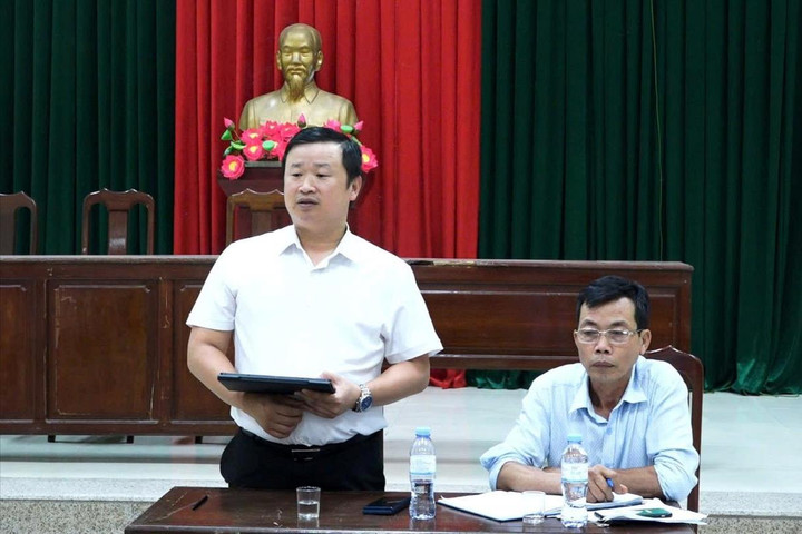Lãnh đạo Đảng ủy xã Dân Hoà tăng cường gắn kết với chi bộ thôn