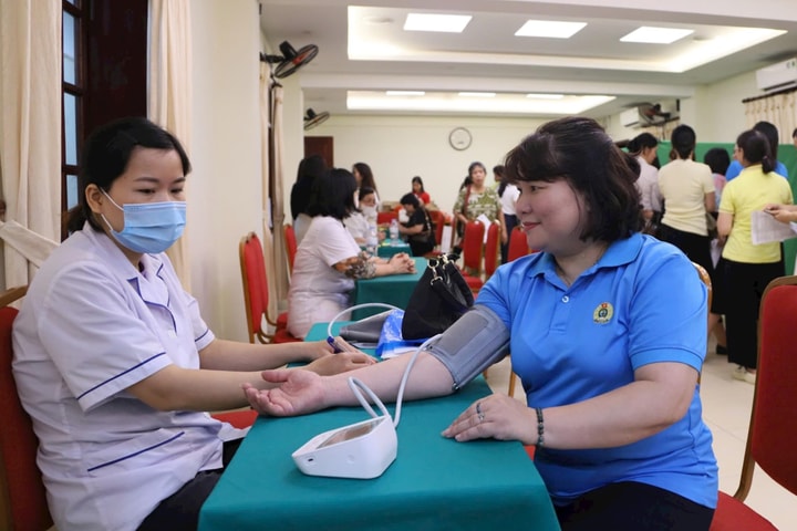 Phường Hoàn Kiếm: 2.000 đoàn viên công đoàn, người lao động được khám sức khỏe miễn phí