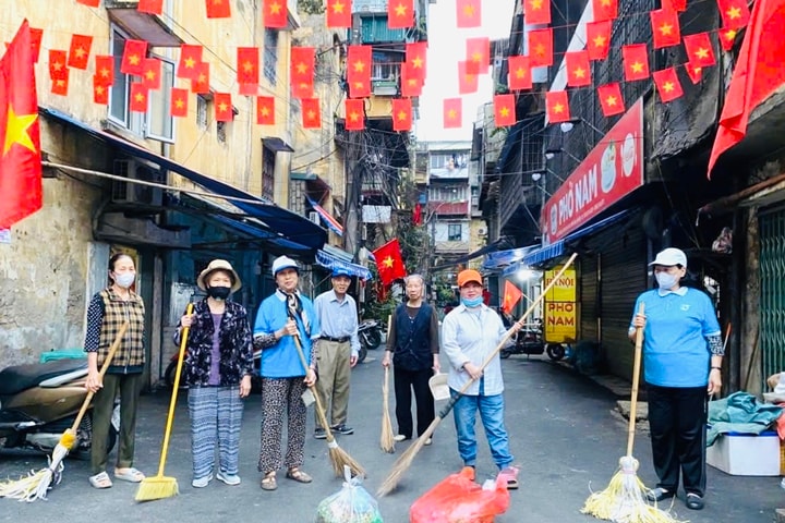 Phụ nữ phường Kim Liên chung tay gỡ “điểm nghẽn” về môi trường