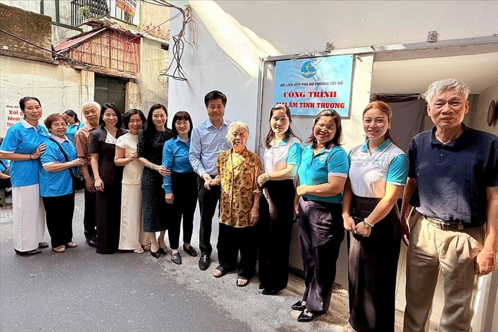 Phường Tây Hồ trao “Mái ấm tình thương” tri ân nữ thương binh