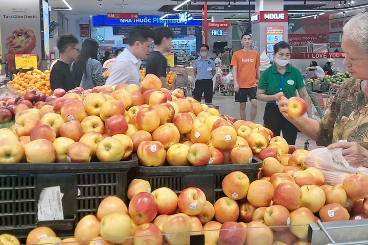 Kích cầu tiêu dùng, siêu thị giảm giá 50% cho hàng nghìn sản phẩm