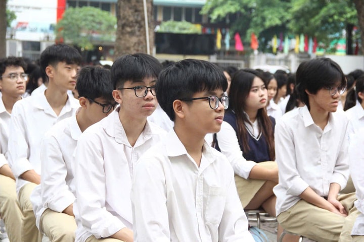 Không vào trường công, nhiều học sinh đang đi lối khác để thành công