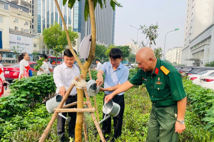 Mô hình dân vận khéo “Góc phố bình yên” lan tỏa sắc xanh tại phường Yên Hòa