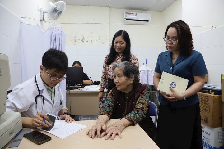 Phường Cửa Nam: Khám, tư vấn sức khỏe miễn phí cho người cao tuổi