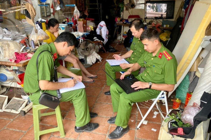 Công an Hà Nội kiểm tra: Hộ kinh doanh cần chủ động thay vì lo lắng