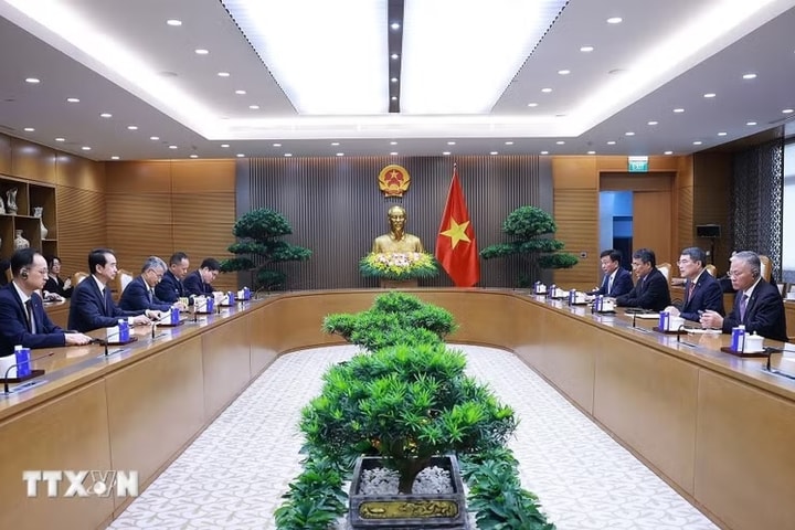 Thủ tướng Lê Minh Hưng tiếp Đại sứ Trung Quốc Hà Vĩ