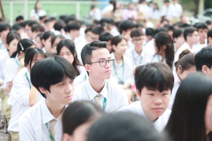Bãi bỏ nhiều thủ tục hành chính về chuyển trường