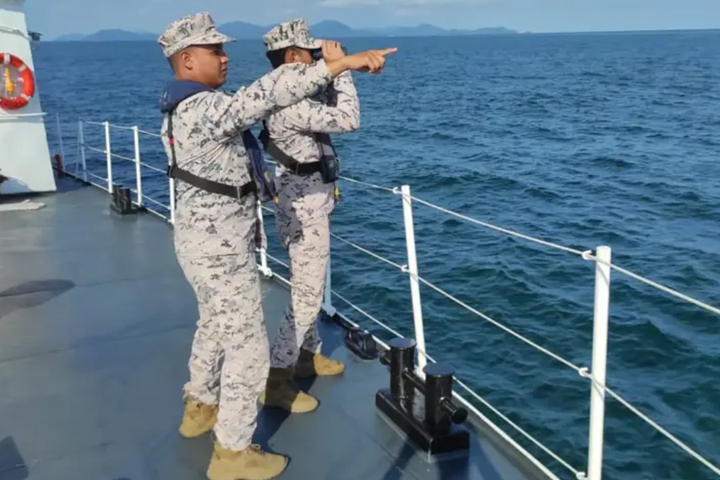 Malaysia huy động hải quân tìm kiếm 14 người mất tích sau vụ chìm thuyền di cư