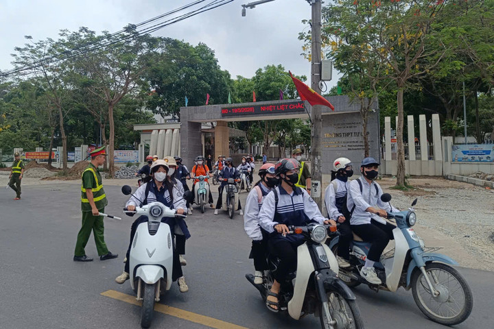 Công an xã Tiến Thắng: Phát huy hiệu quả mô hình “Cổng trường an toàn giao thông”