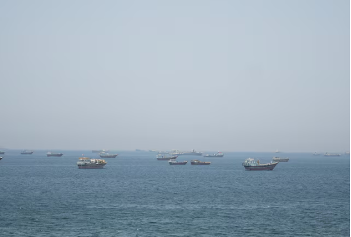 Mỹ nâng dự báo giá nhiên liệu do lo ngại gián đoạn kéo dài tại Eo biển Hormuz
