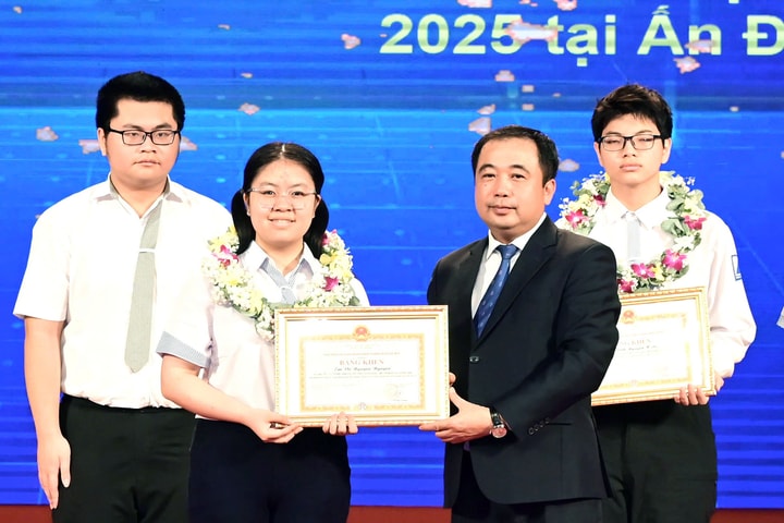 Bí thư Thành ủy Hà Nội: Đầu tư cho giáo dục là đầu tư cho tương lai Thủ đô