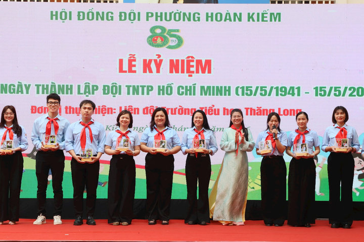 Thiếu nhi Hoàn Kiếm tự hào truyền thống, vững bước vào kỷ nguyên số