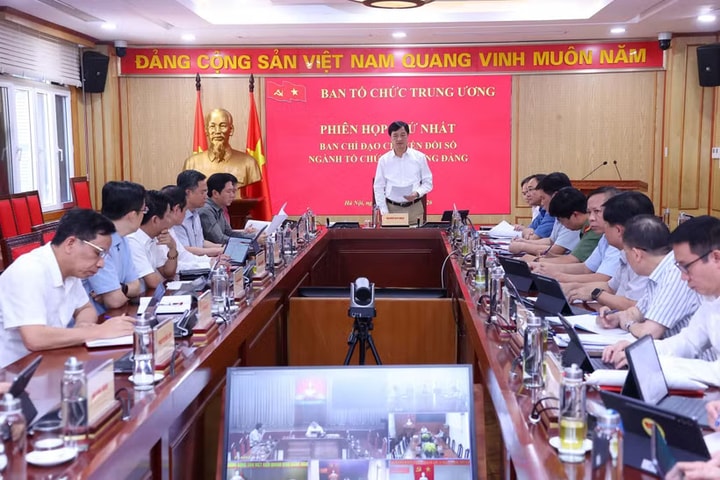 Đồng chí Nguyễn Duy Ngọc chủ trì Phiên họp thứ nhất Ban Chỉ đạo chuyển đổi số ngành Tổ chức xây dựng Đảng