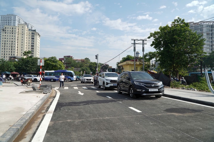 Chính thức thông xe kỹ thuật tuyến đường giáp đường sắt Bắc - Nam và hồ Linh Đàm