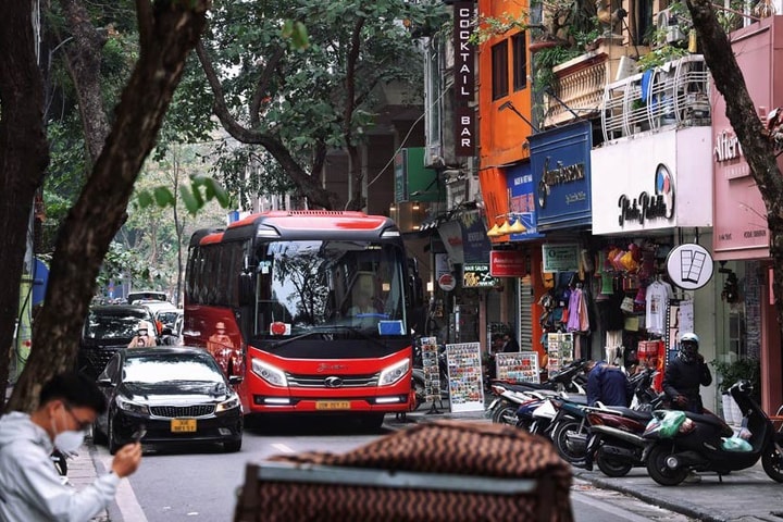 Đề xuất mở rộng phạm vi hạn chế xe ô tô trên 16 chỗ trong giờ cao điểm tại phường Hoàn Kiếm