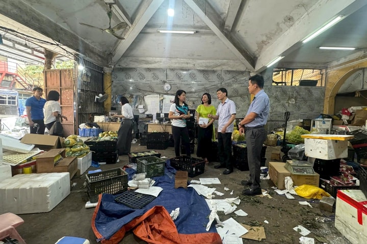 Đình chỉ hoạt động cơ sở kinh doanh hoa quả vi phạm nghiêm trọng quy định an toàn thực phẩm