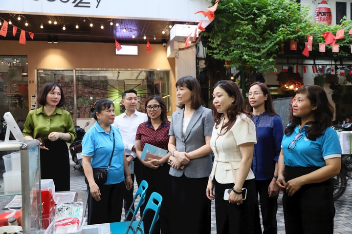 Phường Hoàn Kiếm: Triển khai mô hình đảm bảo an toàn thực phẩm trên phố ẩm thực Tống Duy Tân