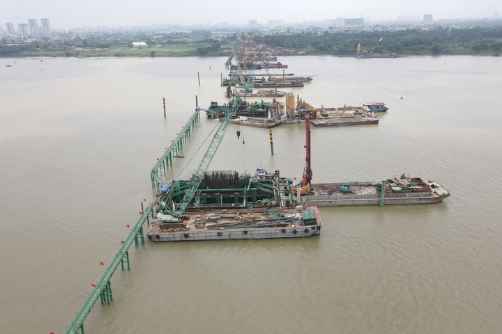 Các dự án cầu qua sông Hồng: Tăng tốc trước mùa mưa lũ