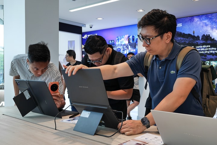 Máy tính xách tay không còn đua "mỏng hơn, mạnh hơn"