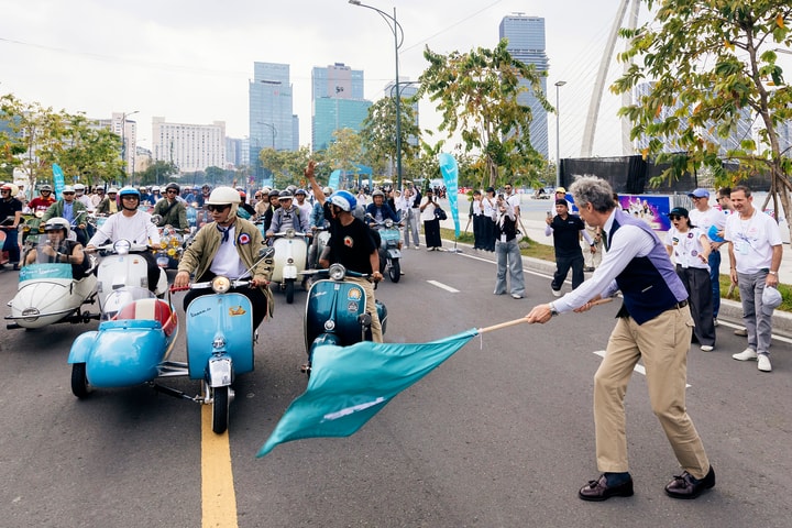 Hàng trăm xe Vespa độc đáo tụ hội nhân kỷ niệm 80 năm thành lập thương hiệu