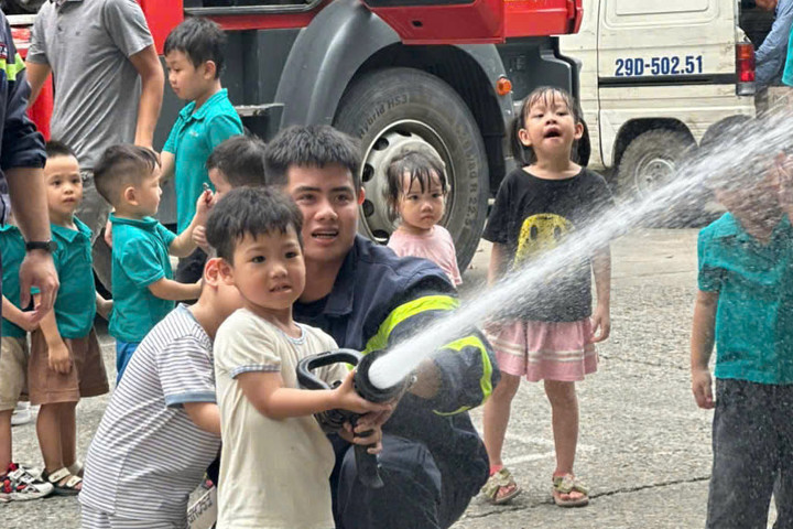 Tuyên truyền, trải nghiệm phòng cháy, chữa cháy cho học sinh trường mầm non