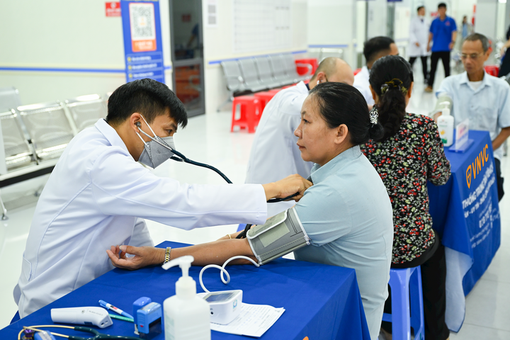 Người dân Côn Đảo lần đầu được tiêm miễn phí vắc xin cúm 3 năm liên tiếp và có được kho lạnh chuẩn quốc tế từ nguồn tài trợ lớn của VNVC