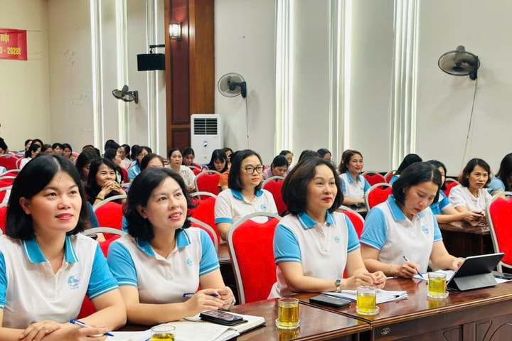 Phụ nữ Thủ đô học tập chuyên đề gắn tư tưởng của Hồ Chí Minh với văn hóa ứng xử