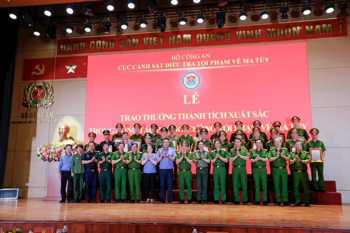 Đấu tranh với tội phạm ma túy phải đánh cả đường dây, truy xét tận cùng, không bỏ lọt tội phạm