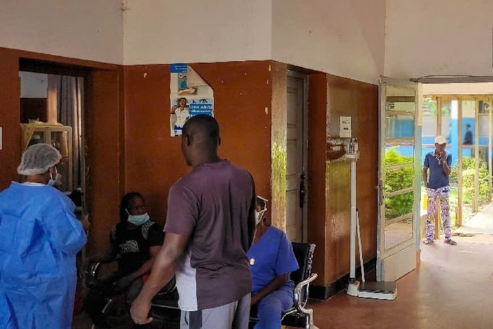 Mỹ tạm dừng nhập cảnh một số du khách do lo ngại bùng phát Ebola