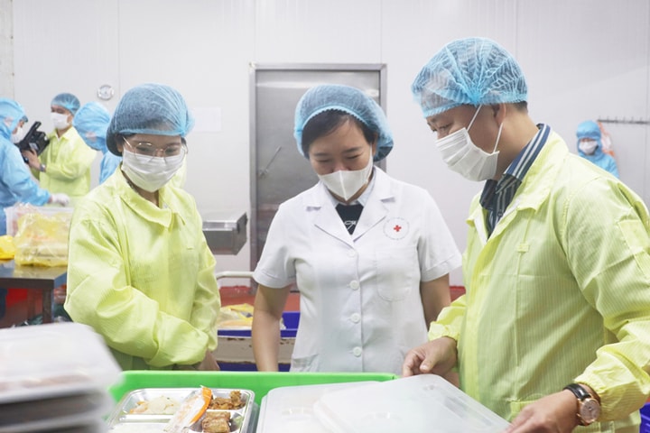 Hà Nội kiểm tra đột xuất an toàn thực phẩm: Lộ diện những "lỗ hổng" đáng lo ngại