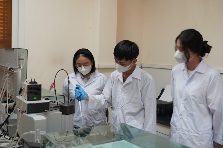 Cấp học bổng cho người học nhóm ngành kỹ thuật then chốt và công nghệ chiến lược