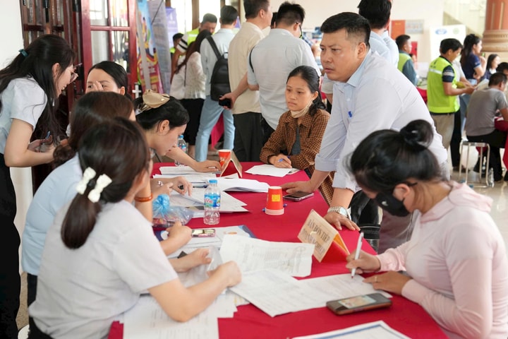 32 đơn vị tuyển dụng tham gia phiên giao dịch việc làm tại xã Quảng Oai