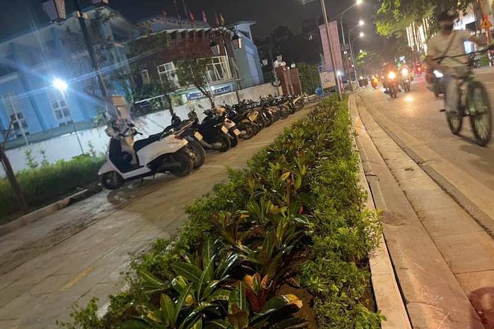 Phường Hai Bà Trưng: Chỉnh trang, duy tu, bố trí dải cây xanh tạo ngăn cách mềm giữa vỉa hè với lòng đường