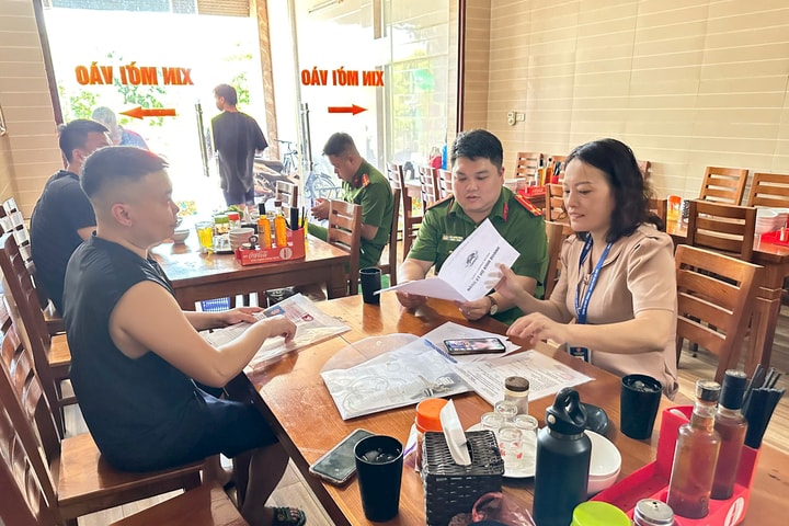 Bát Tràng tăng cường kiểm tra an toàn thực phẩm trong mùa nắng nóng
