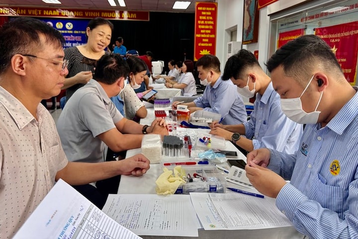 Hơn 100 công nhân người lao động được khám sức khoẻ miễn phí tại phường Hai Bà Trưng