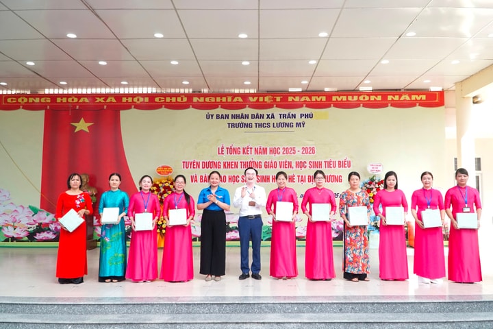 Trường THCS Lương Mỹ tuyên dương giáo viên, học sinh tiêu biểu năm học 2025 – 2026