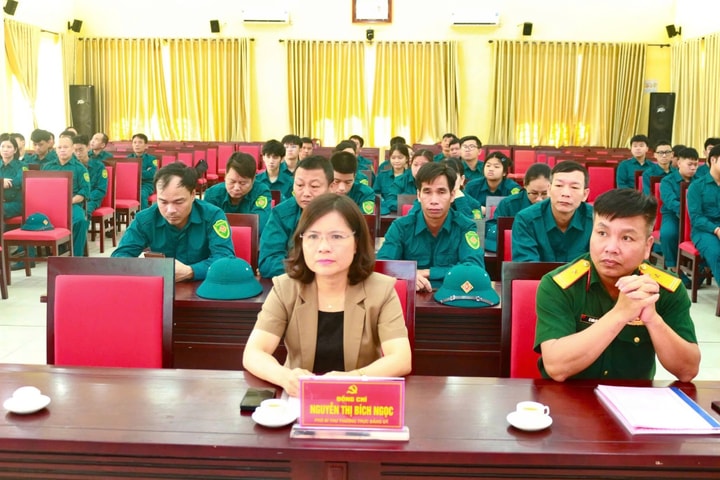 Xã Hòa Lạc khai mạc huấn luyện lực lượng dân quân cơ động năm 2026