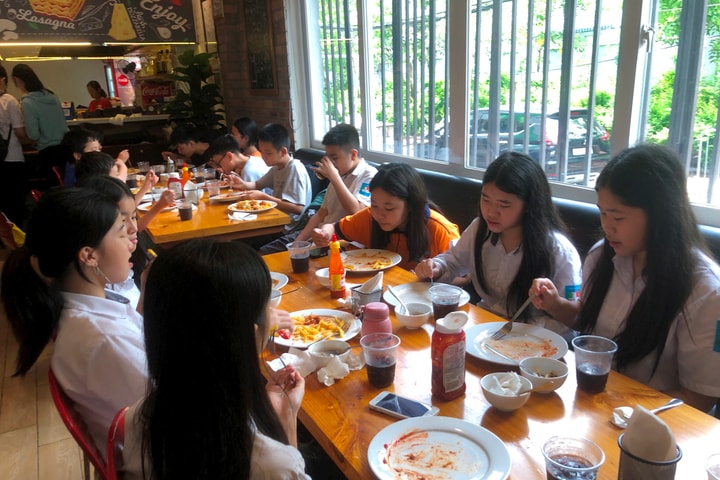 Lễ chia tay cuối cấp: Càng hào nhoáng càng lãng phí