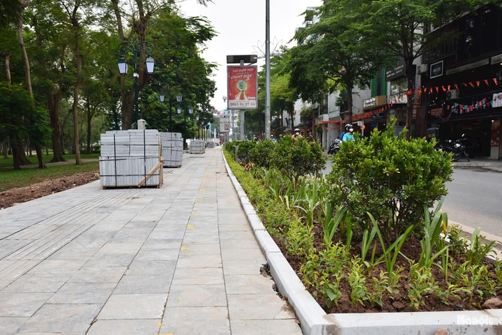 Diện mạo mới quanh công viên Thống Nhất sau chỉnh trang vỉa hè phố Nguyễn Đình Chiểu