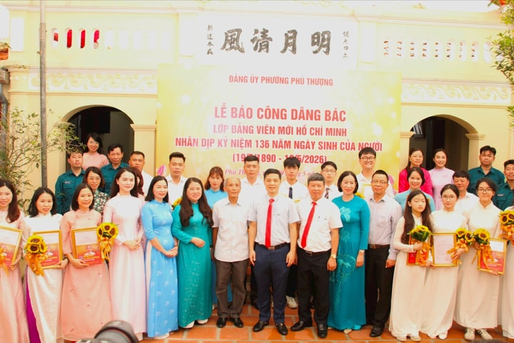 Phường Phú Thượng tổ chức Lễ báo công dâng Bác cho đảng viên mới