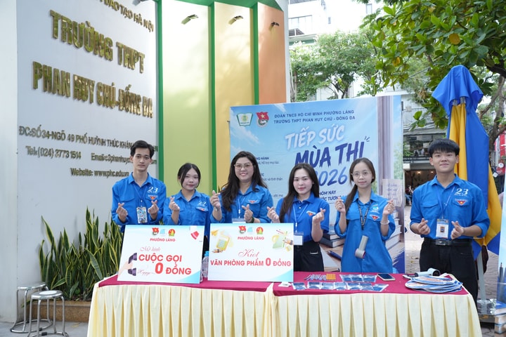 "Áo xanh tình nguyện" tiếp thêm động lực cho thí sinh thi vào lớp 10