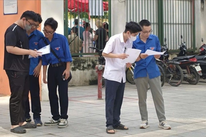 Tuổi trẻ Phú Thượng “tiếp sức mùa thi” tuyển sinh lớp 10