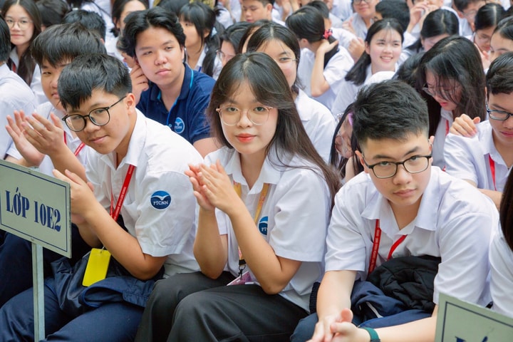 Số nguyện vọng đăng ký vào Trường THPT chuyên Ngoại ngữ năm 2026 tăng mạnh