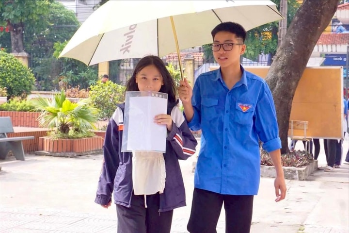 Xã Sóc Sơn: Áo xanh tình nguyện tiếp sức gần 2.000 sĩ tử thi vào lớp 10