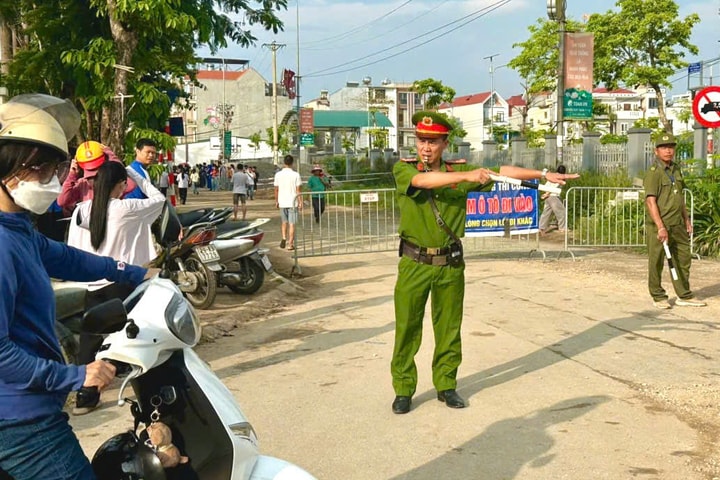 Những người “thi cùng sĩ tử” nhưng không có số báo danh
