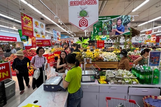 [Podcast] Siêu thị tăng khuyến mãi, giữ giá hàng thiết yếu giữa áp lực xăng dầu